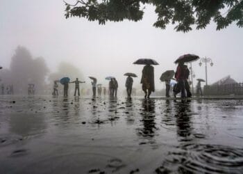 हिमाचल में भारी बारिश से आफत बरकरार, 200 सड़कें बंद, प्रदेश में ऑरेंज अलर्ट